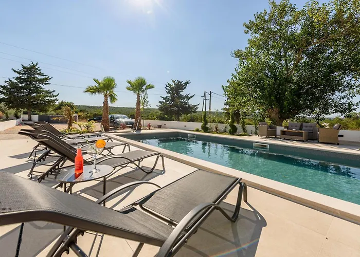 Gorgeous In Nyaraló Sikovo